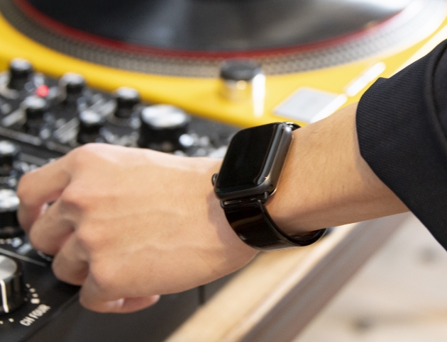 ピアノブラック - Air Bangle（エアバングル）｜革新的な Apple Watch